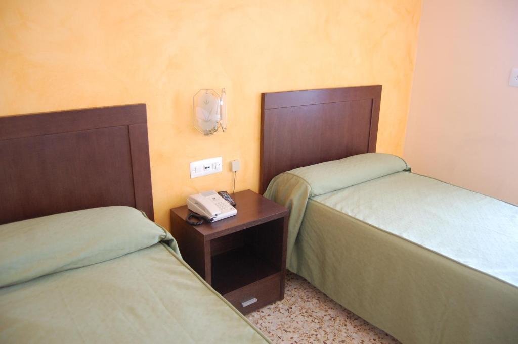 Hotel Balfagon Calanda Kamer foto